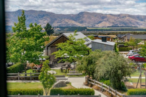 The Alpine Pad - Wanaka Holiday Apartment